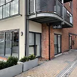 10 Argyle Court
